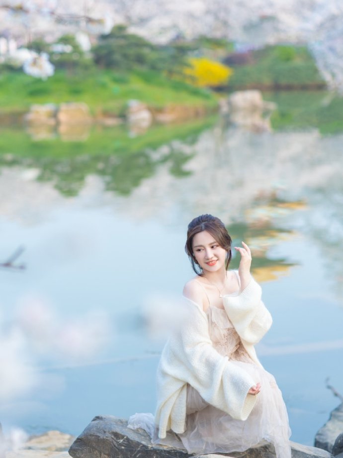 曲婉婷患癌消息震惊娱乐圈，消失已久的她再次成为焦点